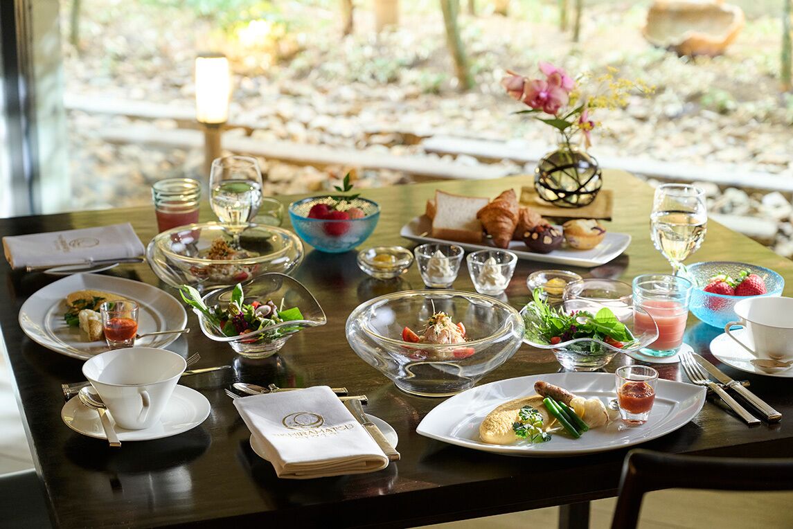 Daily full breakfast (JPY 7700 per person)