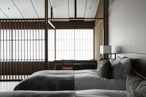Chambre Deluxe (Premium) | Couette en duvet, coffre-fort, décor unique, bureau