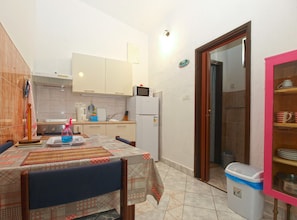 Fridge, microwave, oven, stovetop - Apartment 1306/12413 (Istria - Fažana), 500m from the beach (Fažana)