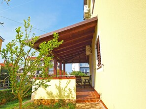 Property grounds - Apartment 1317/12538 (Istria - Pomer), 800m from the beach (Pomer)