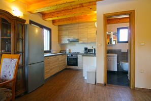 Fridge, microwave, oven, stovetop - House 1319/12542 (Istria - Valtura), 8000m from the beach (Valtura)
