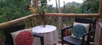 Apart-study in the middle of nature with a view of Cali and the Valle del Cauca.