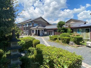 Exterior - Shiga Biwa Lake Shanshui House (Takashima)