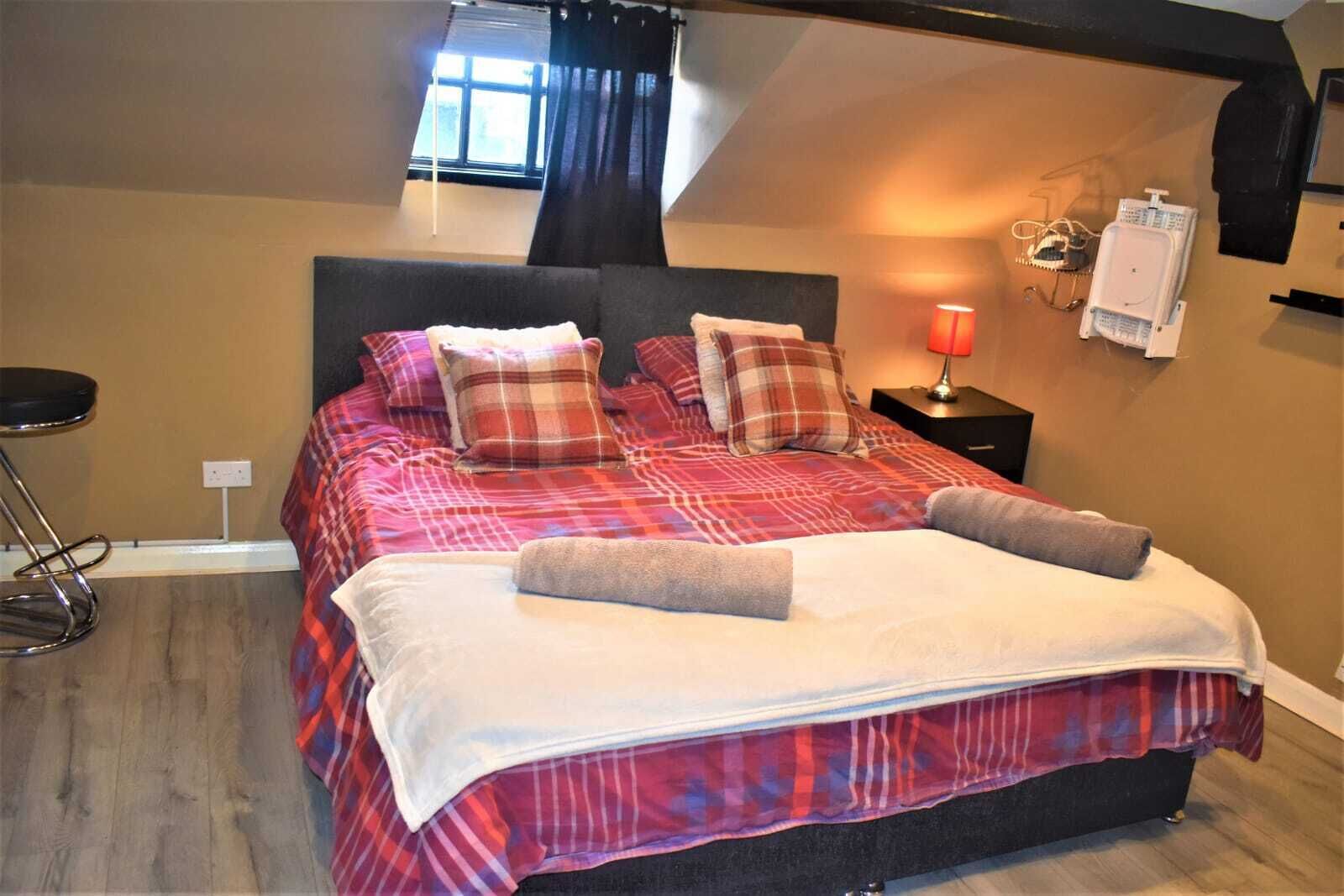 Apartment, 2 Bedrooms | Individually decorated, individually furnished, iron/ironing board