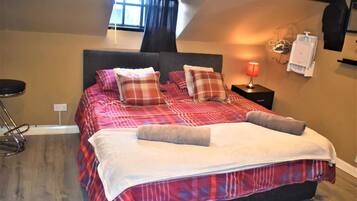 Apartment, 2 Bedrooms | Individually decorated, individually furnished, iron/ironing board