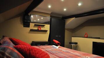 Apartment, 2 Bedrooms | Individually decorated, individually furnished, iron/ironing board