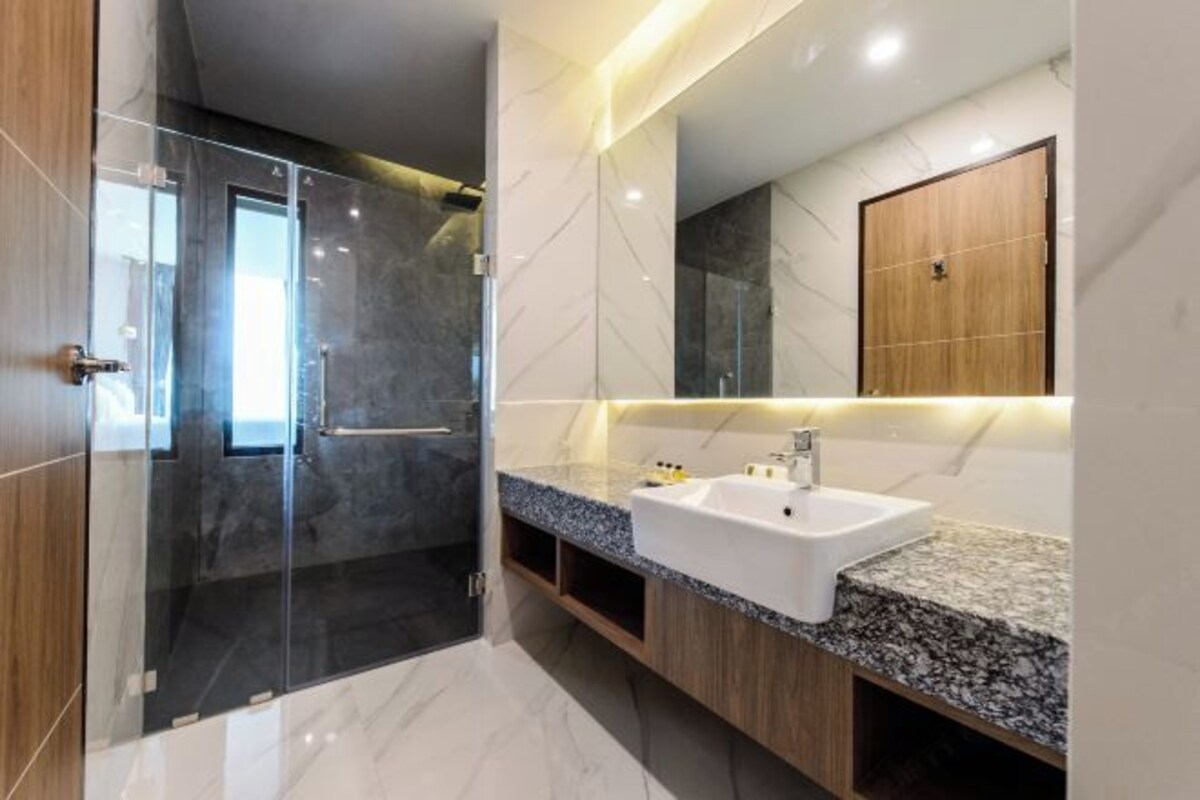 Bathroom | Free toiletries, hair dryer, bathrobes, slippers