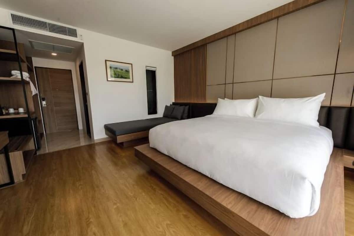 Minibar, una cassaforte in camera, una scrivania, tende oscuranti
