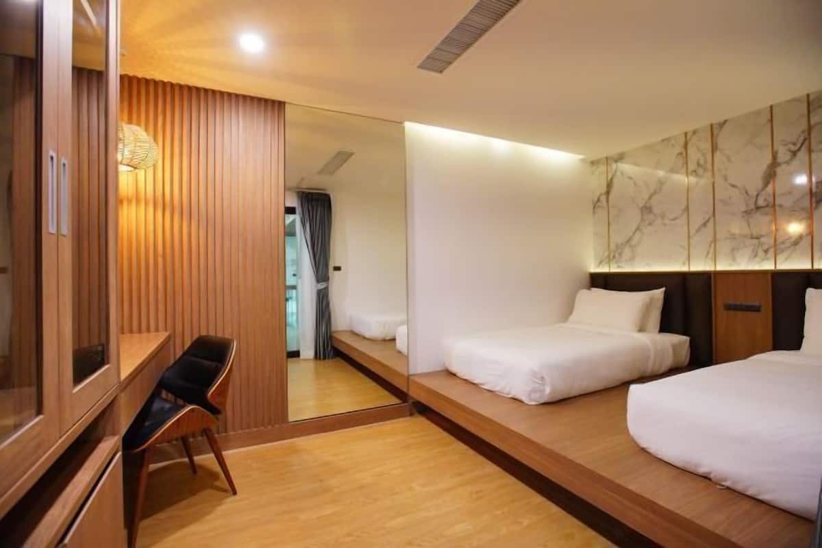 Minibar, in-room safe, desk, blackout curtains