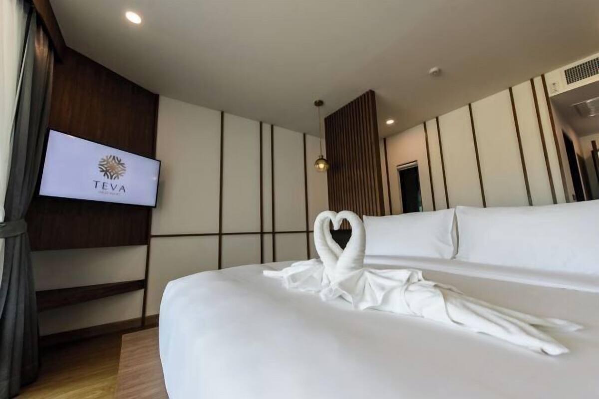 Minibar, in-room safe, desk, blackout curtains