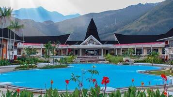 Kolam renang outdoor