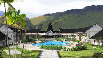 Kolam renang outdoor