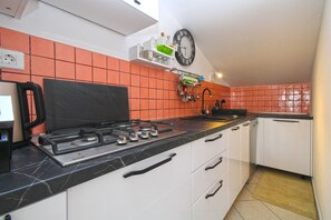 Fridge, microwave, oven, stovetop - Apartment 1352/12722 (Istria - Pula), 750m from the beach (Pula)