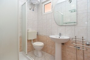 Shower, hair dryer - Apartment 1359/12779 (Istria - Peroj), 500m from the beach (Peroj)
