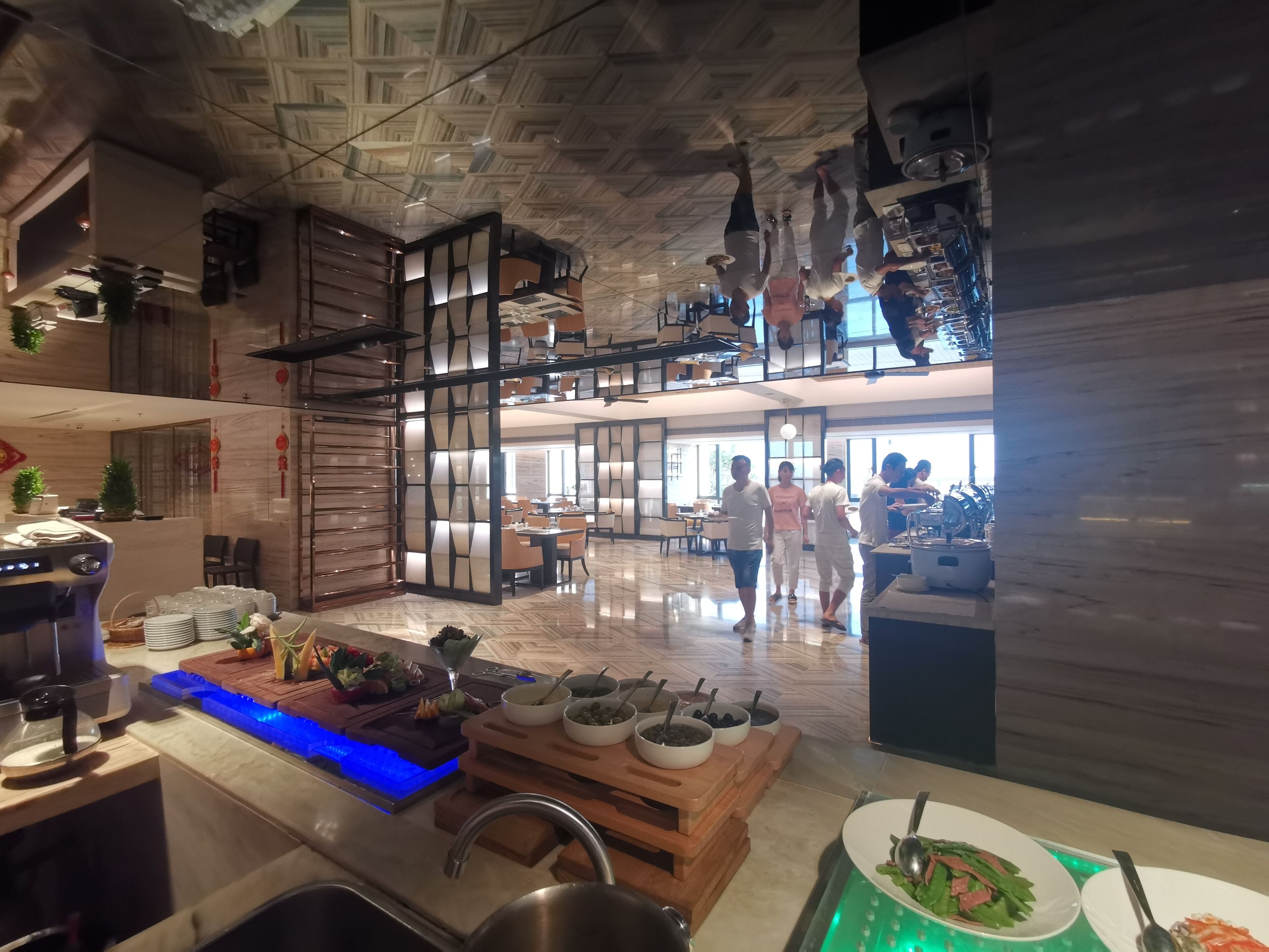 Petit déjeuner buffet (25 USD par personne)