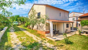 Exterior - Apartment 1365/12840 (Istria - Pula), 1500m from the beach (Pula)