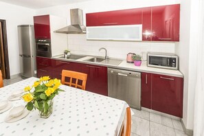 Fridge, microwave, oven, stovetop