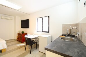 Fridge, microwave, stovetop, coffee/tea maker