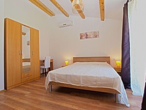 4 bedrooms, Internet - House 1372/12923 (Istria - Medulin), 4000m from the beach (Medulin)