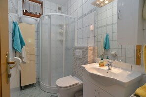 Shower - Apartment 1377/13011 (Istria - Poreč), 800m from the beach (Poreč)