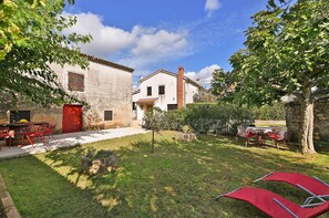 Outdoor dining - House 1378/12993 (Istria - Galižana), 7500m from the beach (Galižana)
