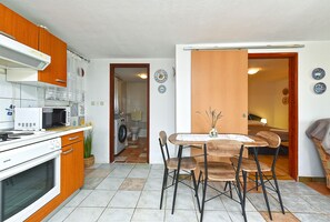 Fridge, oven, stovetop, coffee/tea maker - Apartment 1391/13130 (Istria - Banjole), 1000m from the beach (Banjole)