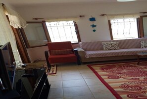 Villa | Wohnbereich | LCD-Fernseher