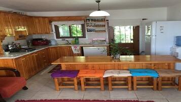 Villa | Eigene Kochnische | Großer Kühlschrank, Mikrowelle, Ofen, Herdplatte