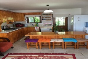 Villa | Eigene Kochnische | Großer Kühlschrank, Mikrowelle, Ofen, Herdplatte
