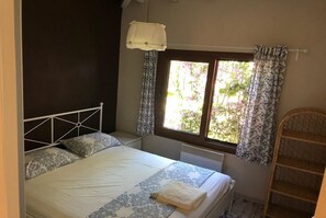 Huvila | 3 makuuhuonetta, työpöytä, silitysrauta/-lauta, ilmainen Wi-Fi