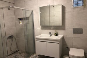 Villa | Baño | Regadera, regadera tipo lluvia, toallas 
