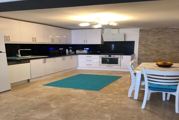 ヴィラ 3 ベッドルーム | 専用簡易キッチン | 冷蔵庫、オーブン、コンロ、食器洗い機