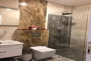 Villa, 3 Schlafzimmer | Badezimmer | Dusche, Handtücher