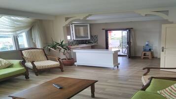 Villa, 3 Schlafzimmer | Wohnbereich | LCD-Fernseher