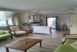 Villa, 3 Schlafzimmer | Wohnbereich | LCD-Fernseher
