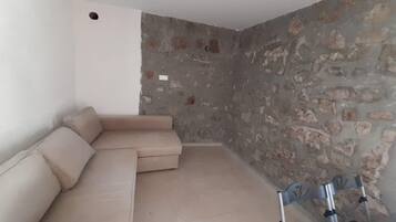 Villa, 2 Schlafzimmer | Wohnbereich | LCD-Fernseher