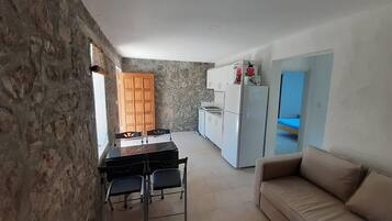 Villa, 2 Schlafzimmer | Wohnbereich | LCD-Fernseher