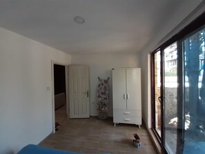 Villa, 2 Schlafzimmer | Wohnbereich | LCD-Fernseher