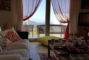 Villa | Wohnbereich | LCD-Fernseher
