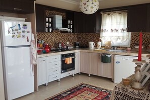 Villa | Eigene Kochnische | Großer Kühlschrank, Mikrowelle, Ofen, Herdplatte