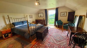 3 bedrooms, iron/ironing board, travel crib, free WiFi - A hidden gem  nestled in the Talley hills with valley views. Lliandeilo wales (Talley)