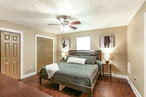 4 habitaciones, tabla de planchar con plancha, wifi y ropa de cama 