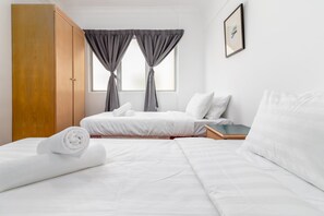 CT-13-03 | Trang trí khác biệt, trang bị nội thất với thiết kế riêng biệt, bàn 