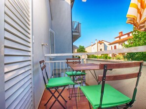 Outdoor dining - Apartment 1421/13289 (Istria - Pjescana Uvala), 350m from the beach (Pjescana Uvala)
