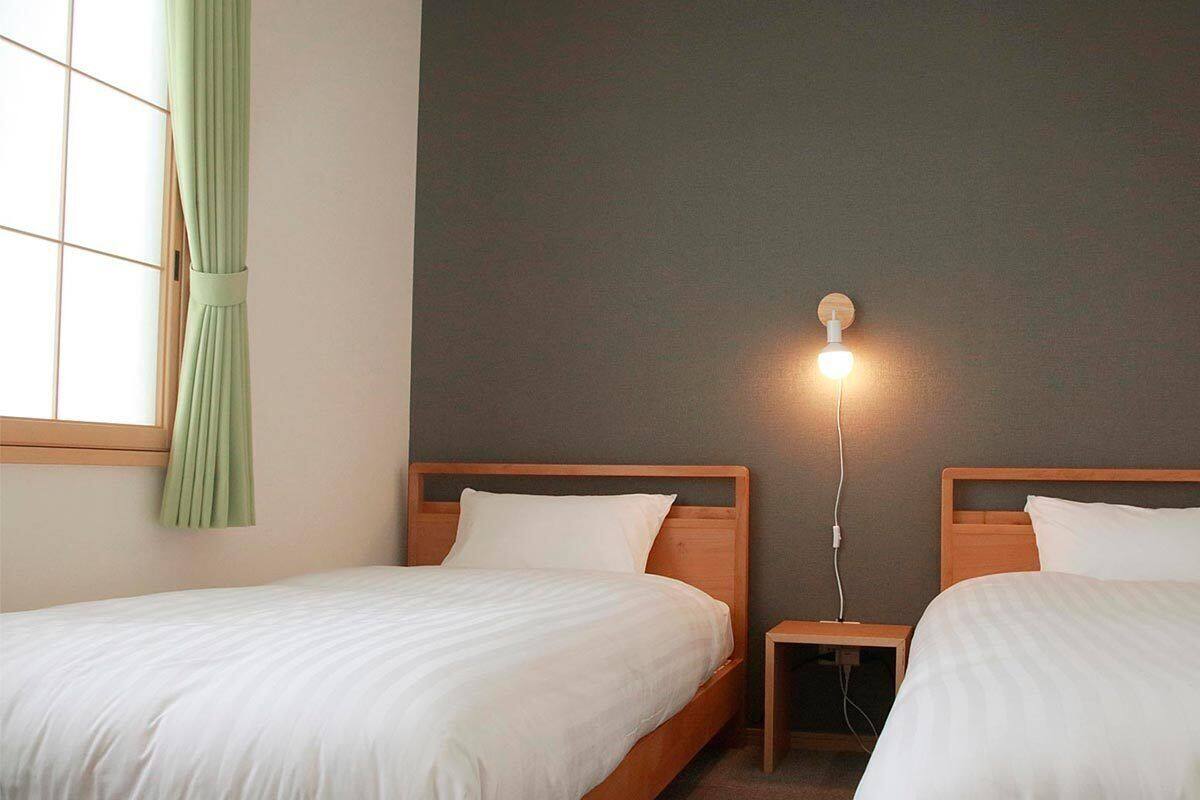 Free WiFi, bed sheets