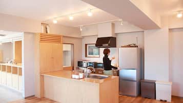 Fridge, microwave
