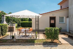 Outdoor dining - Apartment 1427/13328 (Istria - Loborika), 10000m from the beach (Loborika)