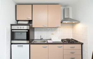 Refrigerador, horno, placa de cocina, lavavajillas