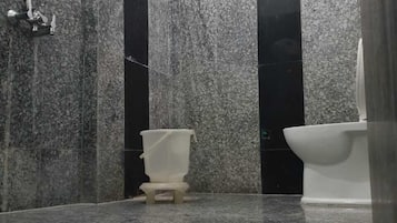 Superior Room | Bathroom | Shower, free toiletries, bathrobes, towels
