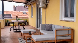 A patio with a sofa, chairs, and a table. - Apartment 1496/14455 (Istria - Pula), 2500m from the beach (Pula)